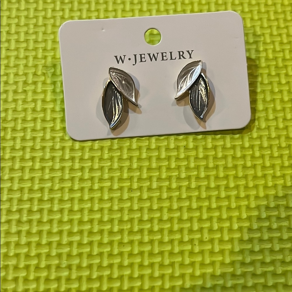 fashion Leaf Earrings NEW